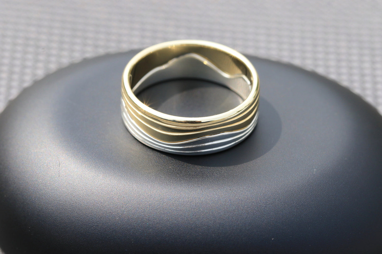 Wave wedding band